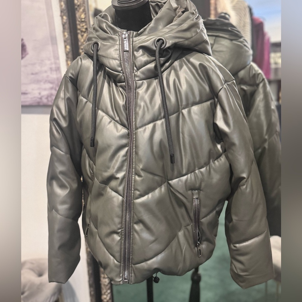 Women's Puffer Jacket in Olive